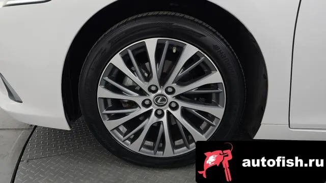 Lexus ES ES300h 7th generation 2019 года - вид 4