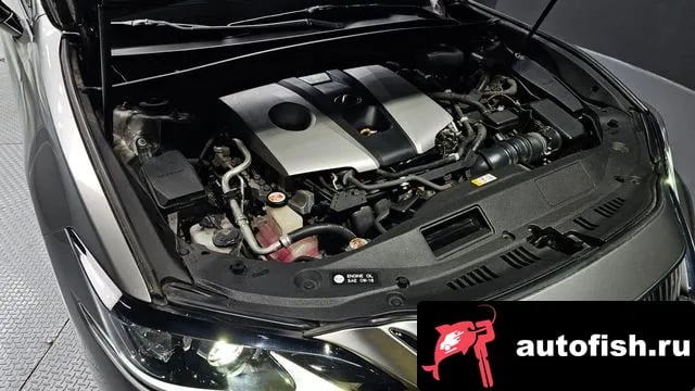 Lexus ES ES300h 7th generation 2018 года - вид 6