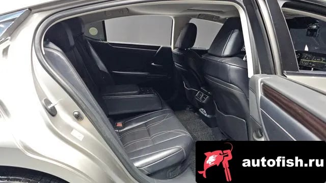 Lexus ES ES300h 7th generation 2018 года - похожие автомобили