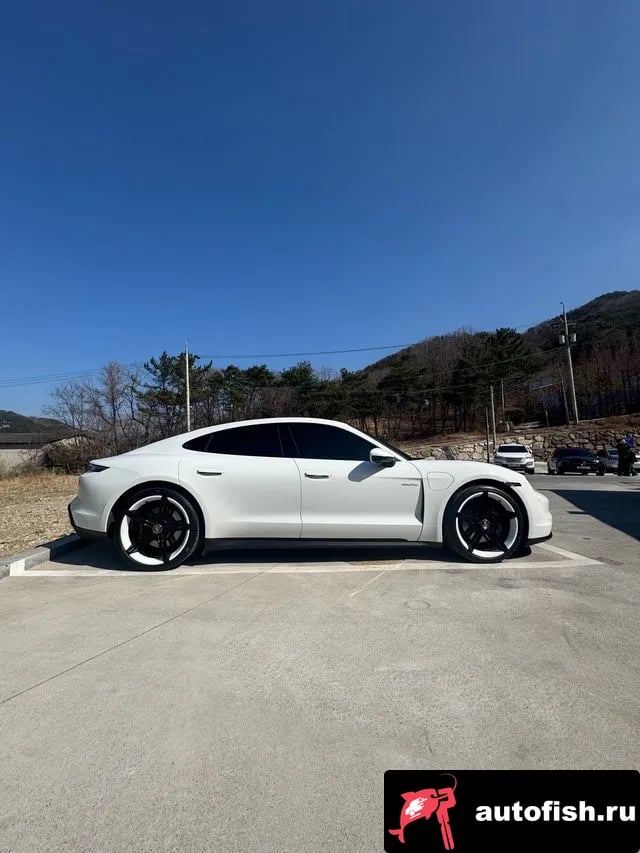 Porsche Taycan Taikan 2022 года - вид 4