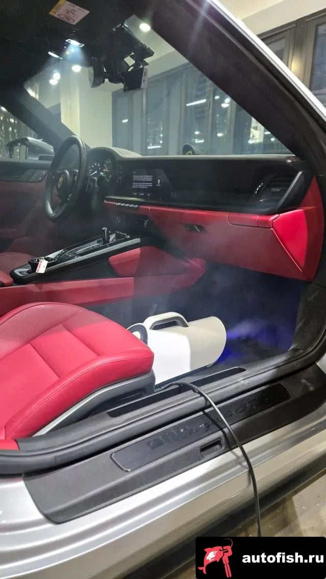 Porsche 911 911 (992) 2023 года - вид 3