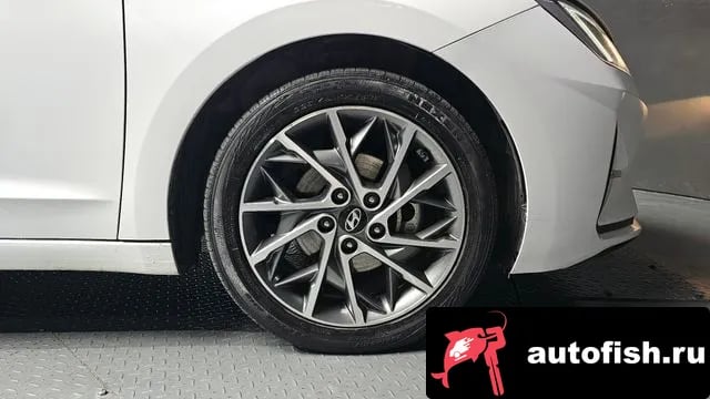 Hyundai AVANTE The New Avante AD 2019 года - вид 5
