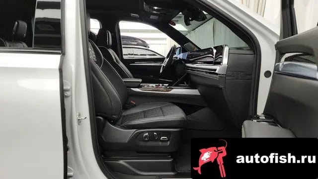 Cadillac Escalade Escalade 5th Generation 2025 года - похожие автомобили