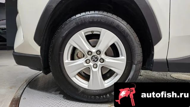 Toyota RAV4 RAV4 5th Generation 2019 года - вид 5