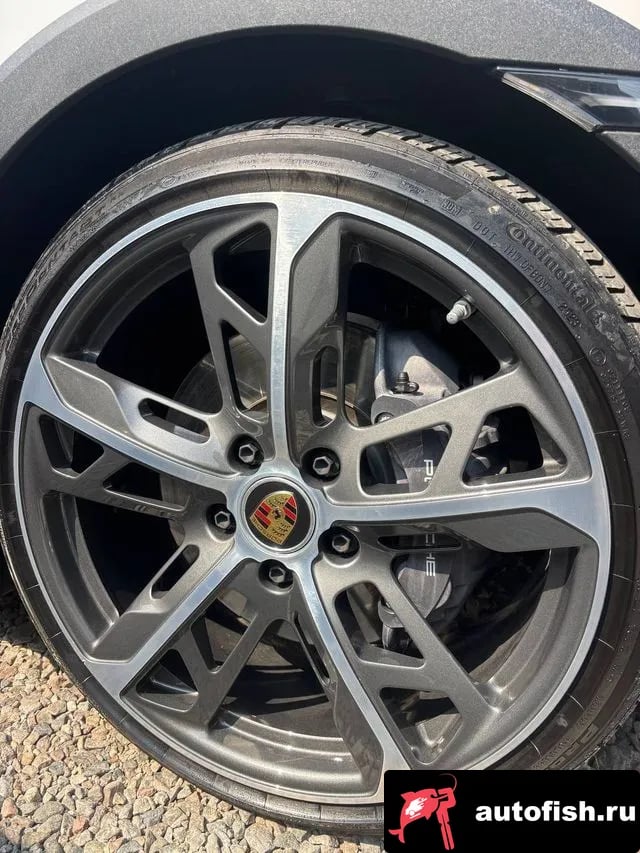 Porsche Taycan Taikan 2024 года - вид 6