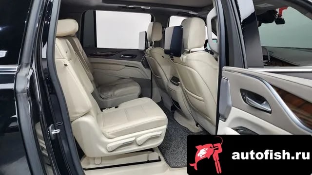 Cadillac Escalade Escalade 5th Generation 2022 года - похожие автомобили