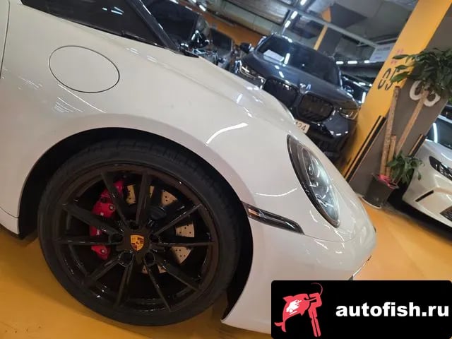 Porsche 911 911 (992) 2020 года - вид 3