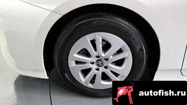 Toyota Prius Prius 4th Generation 2018 года - похожие автомобили