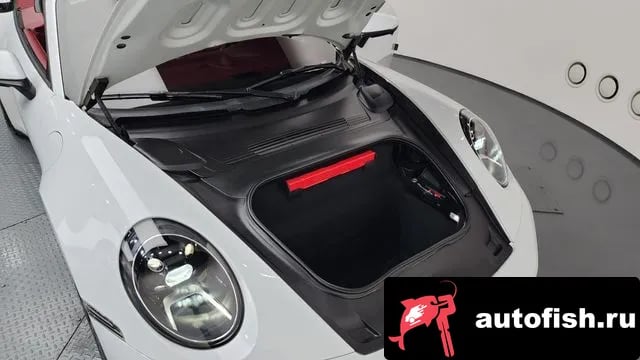 Porsche 911 911 (992) 2021 года - вид 6