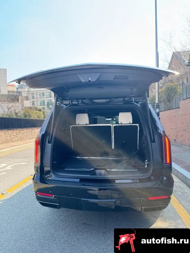 Cadillac Escalade Escalade 5th Generation 2025 года - похожие автомобили