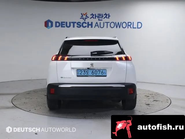 Peugeot 2008 e-2008 second generation 2022 года - вид 4