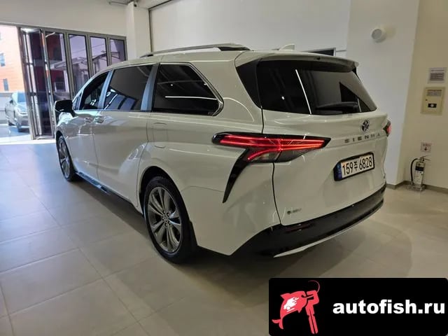 Toyota Sienna Siena 4th Generation 2025 года - вид 2