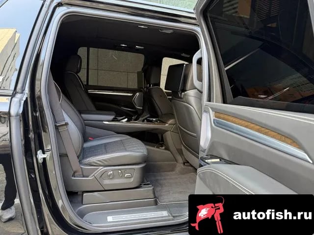 Cadillac Escalade Escalade 5th Generation 2025 года - похожие автомобили