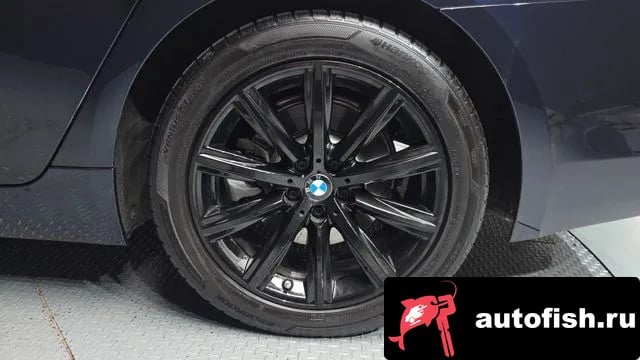 BMW 5-Series 5 Series (G30) 2018 года - вид 5