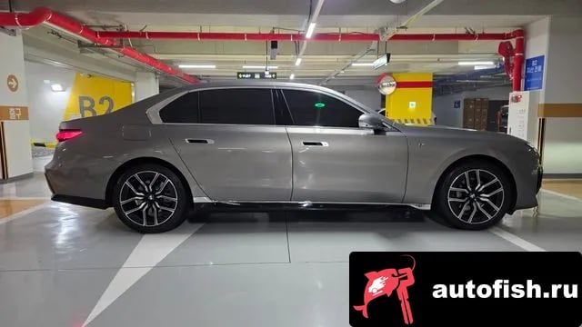 BMW 7-Series 7 Series (G70) 2025 года - вид 4