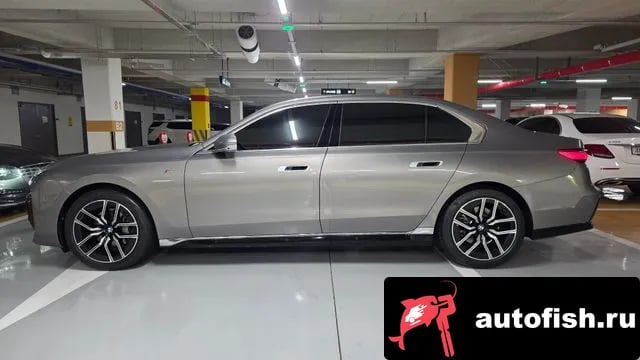 BMW 7-Series 7 Series (G70) 2025 года - вид 5