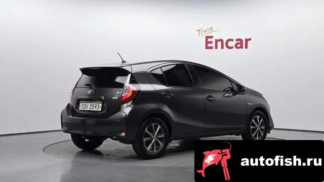 Toyota Prius Prius C 2018 года - вид 2