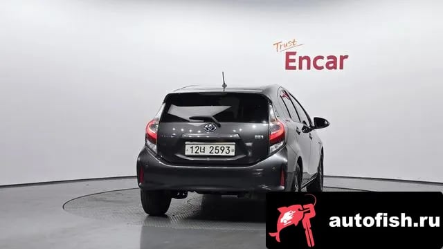 Toyota Prius Prius C 2018 года - вид 4