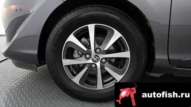 Toyota Prius Prius C 2018 года - вид 5