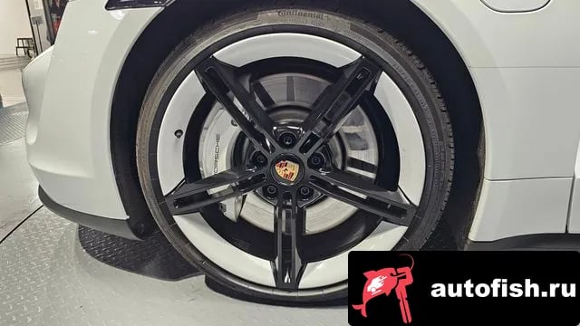 Porsche Taycan Taikan 2021 года - вид 5