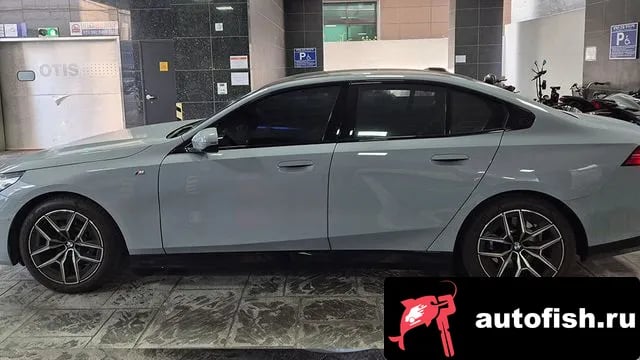 BMW 5-Series 5 Series (G60) 2025 года - вид 4