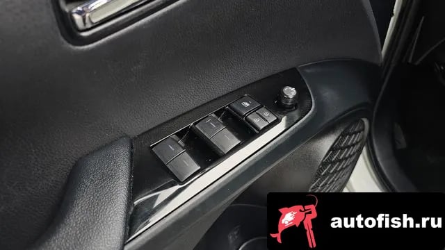 Toyota Prius Prius 4th Generation 2019 года - похожие автомобили