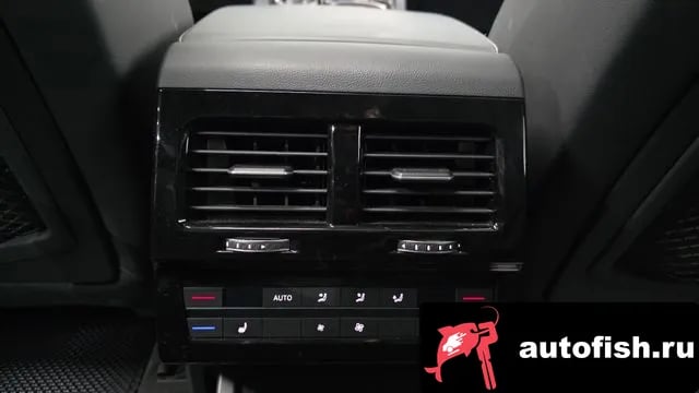 Volkswagen Touareg Tuareg 3rd generation 2021 года - похожие автомобили