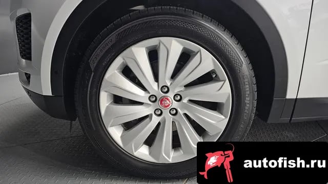Jaguar E-PACE E-PACE 2020 года - похожие автомобили