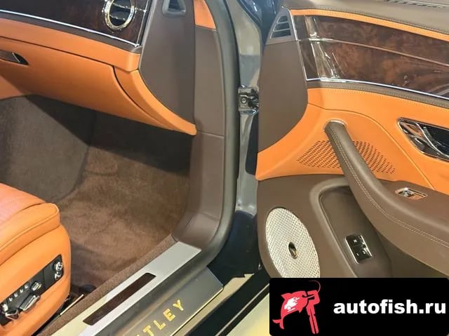 Bentley Flying Spur Flying Spur 3rd Generation 2021 года - похожие автомобили