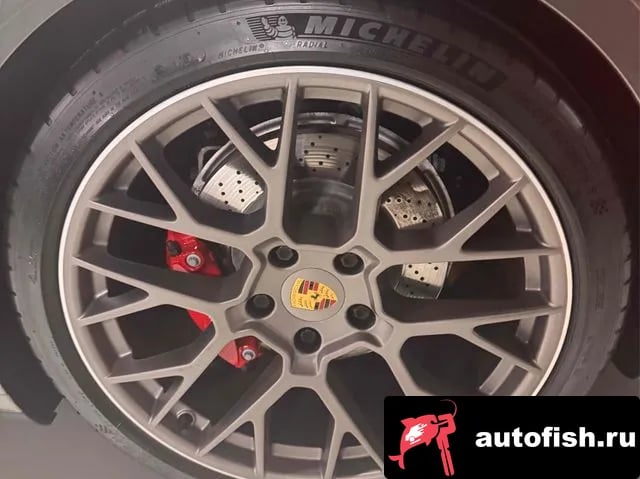 Porsche 911 911 (992) 2020 года - вид 6