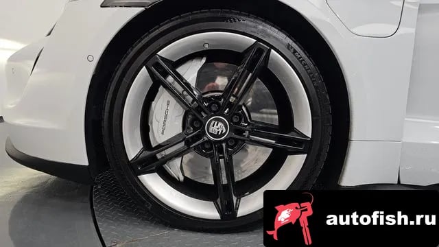 Porsche Taycan Taikan 2020 года - вид 5