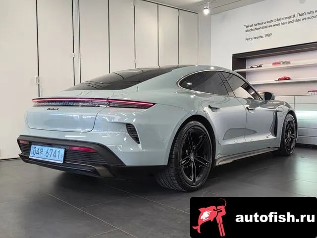 Porsche Taycan Taikan 2025 года - вид 2