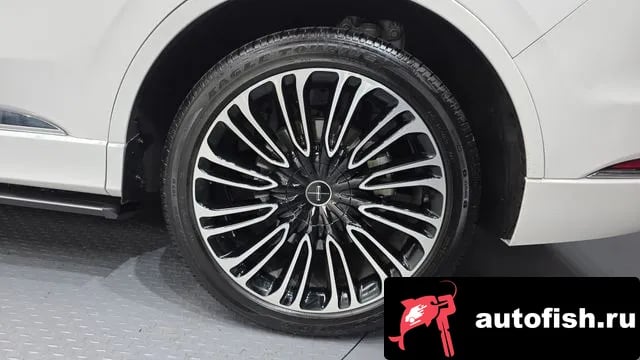 Lincoln Aviator Aviator 2nd generation 2025 года - вид 5