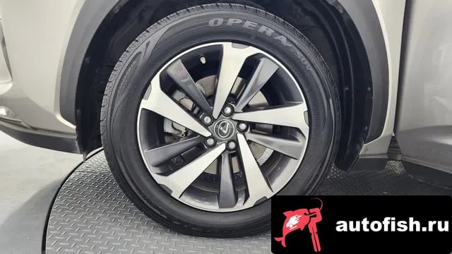 Lexus NX NX300h 2018 года - вид 5