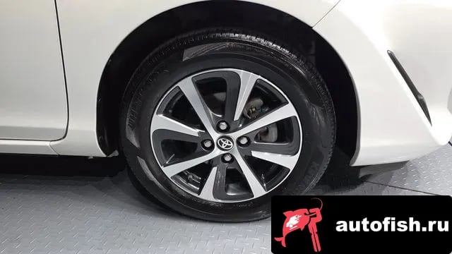 Toyota Prius Prius C 2019 года - вид 5