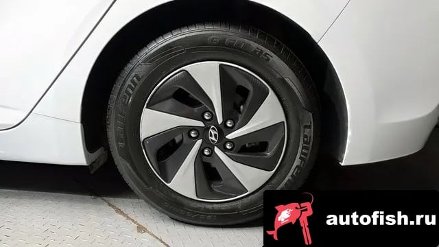 Hyundai Ioniq Ionic Hybrid 2018 года - вид 5