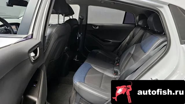 Hyundai Ioniq Ionic Hybrid 2018 года - похожие автомобили