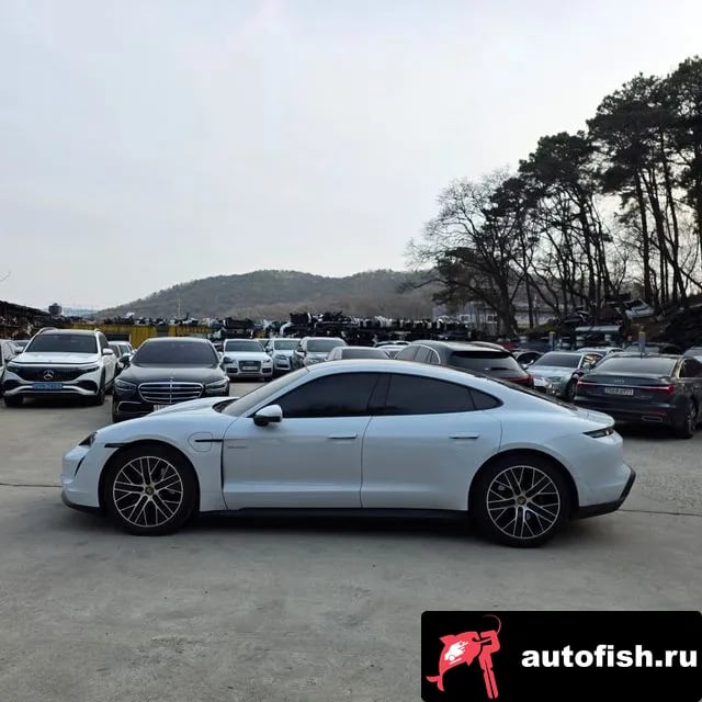 Porsche Taycan Taikan 2023 года - вид 3