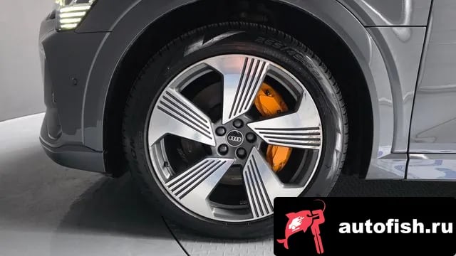 Audi e-tron e-Tron 2022 года - похожие автомобили