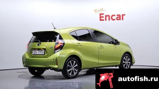 Toyota Prius Prius C 2018 года - вид 2
