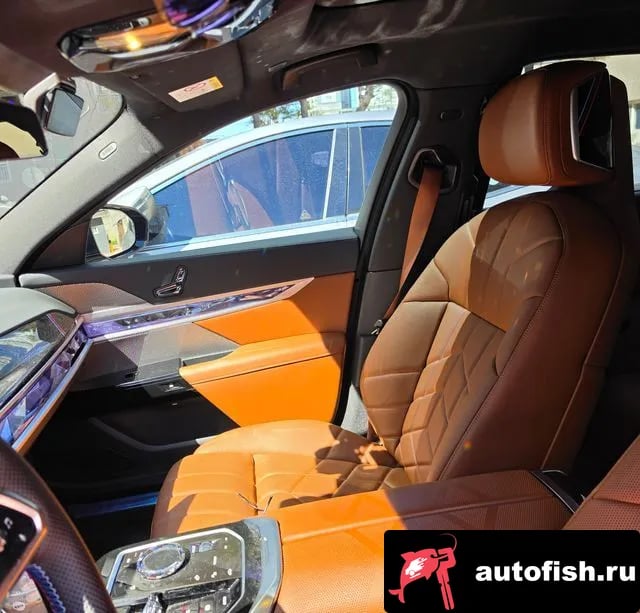 BMW 7-Series 7 Series (G70) 2025 года - вид 3