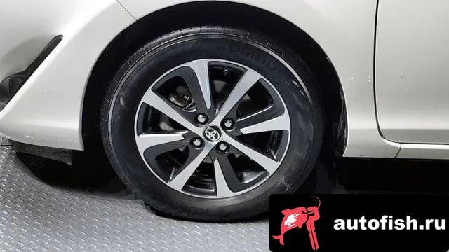 Toyota Prius Prius C 2018 года - вид 5