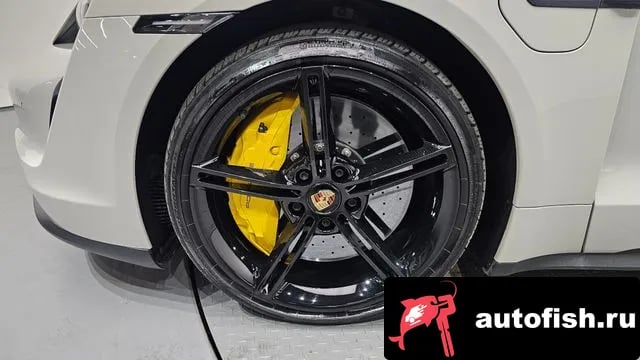 Porsche Taycan Taikan 2020 года - вид 5