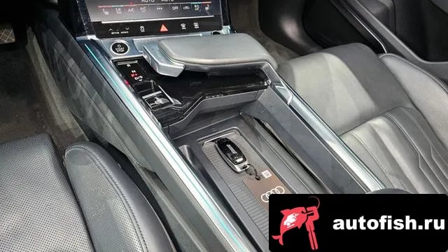 Audi e-tron e-Tron 2021 года - похожие автомобили