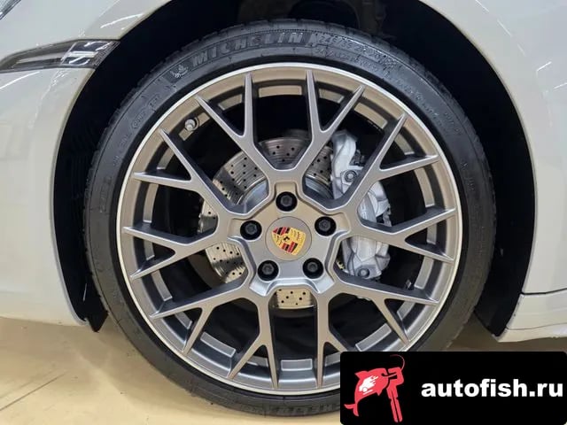 Porsche 911 911 (992) 2020 года - вид 5