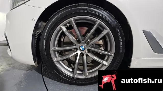 BMW 5-Series 5 Series (G30) 2019 года - вид 5