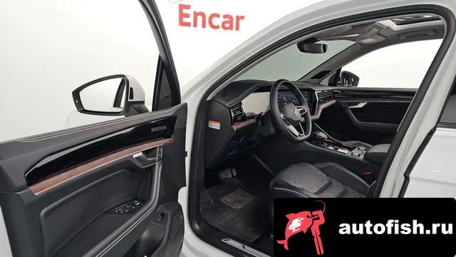 Volkswagen Touareg Tuareg 3rd generation 2024 года - похожие автомобили
