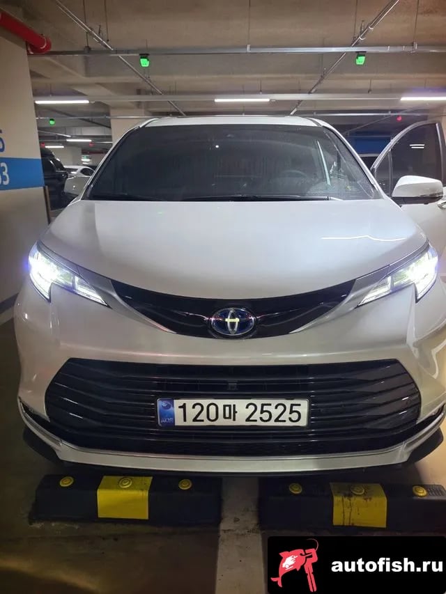 Toyota Sienna Siena 4th Generation 2025 года - вид 2