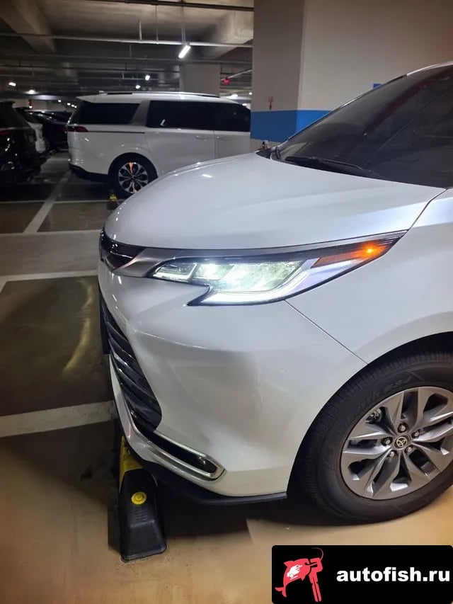 Toyota Sienna Siena 4th Generation 2025 года - вид 3