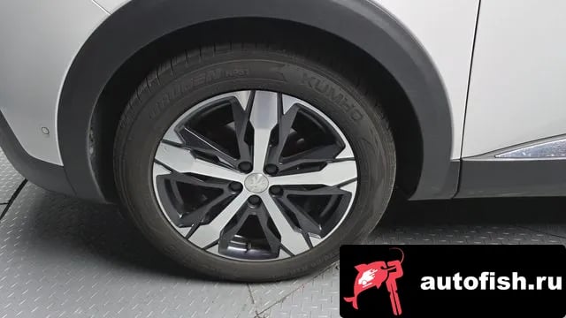 Peugeot 3008 3008 second generation 2018 года - вид 5